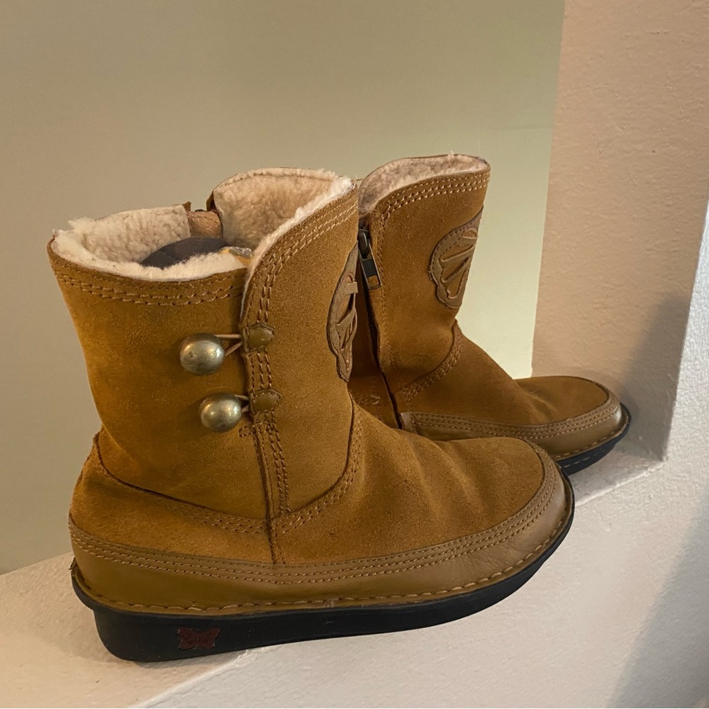 Alergia.Women’s Brown Suede Leather Shearling-Lined Boots.Zip Closure.Size 37(6)